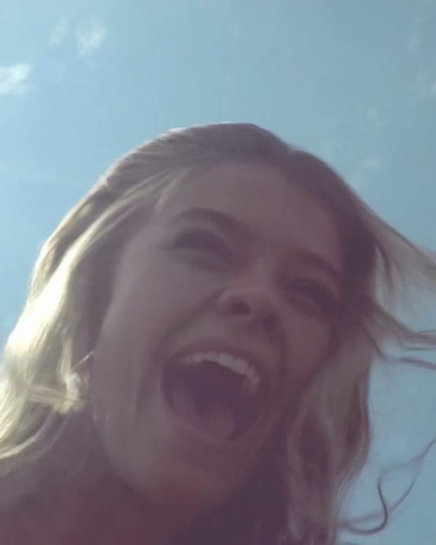 Nina Agdal rides the Coney Island Cyclone -- IMAGE
